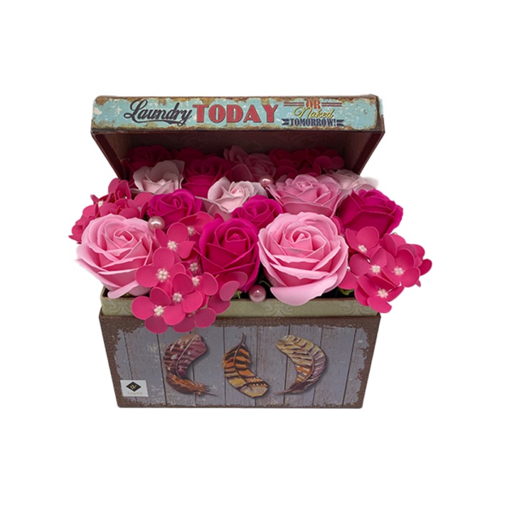 Aranjament floral in cutie tip cufar cu trandafiri si hortensii de sapun, Roz