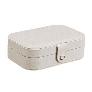 Cutie organizatoare bijuterii, din piele PU, compartimente Cercei, Inele, Coliere, dimensiune 16 x 11 x 5 cm, culoare Alb Cutie organizatoare bijuterii, din piele PU, compartimente Cercei, Inele, Coliere, dimensiune 16 x 11 x 5 cm, culoare Alb