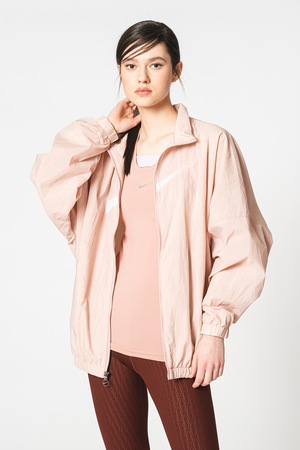 Nike, Олекотено яке Sportswear Essential с лого