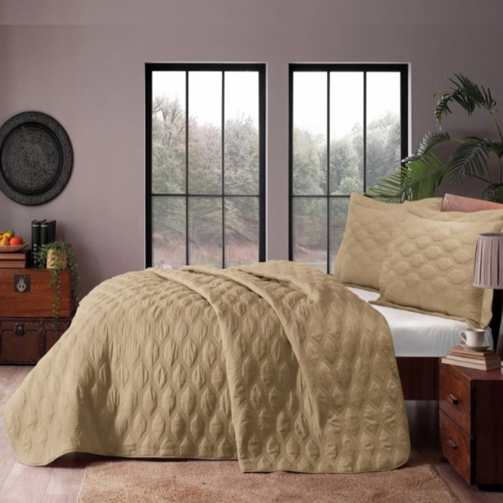 Set cuvertura matlasata 250 x 260 cm si 2 fete de perna, 3 piese, TAC, Marissa Gold