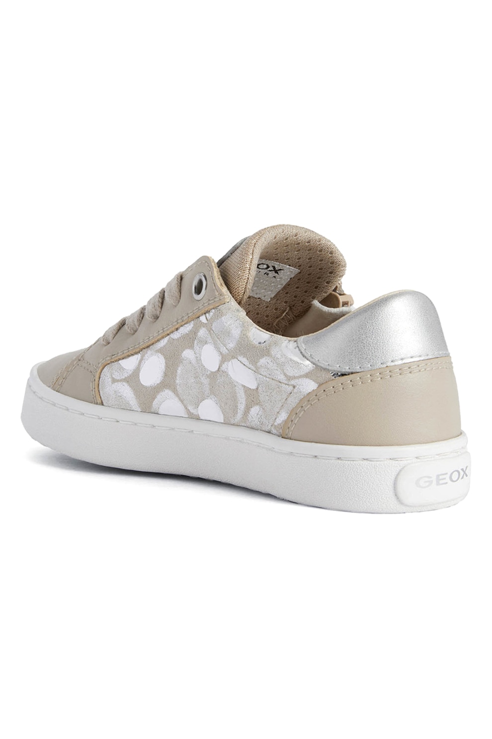 c116 low top sneaker