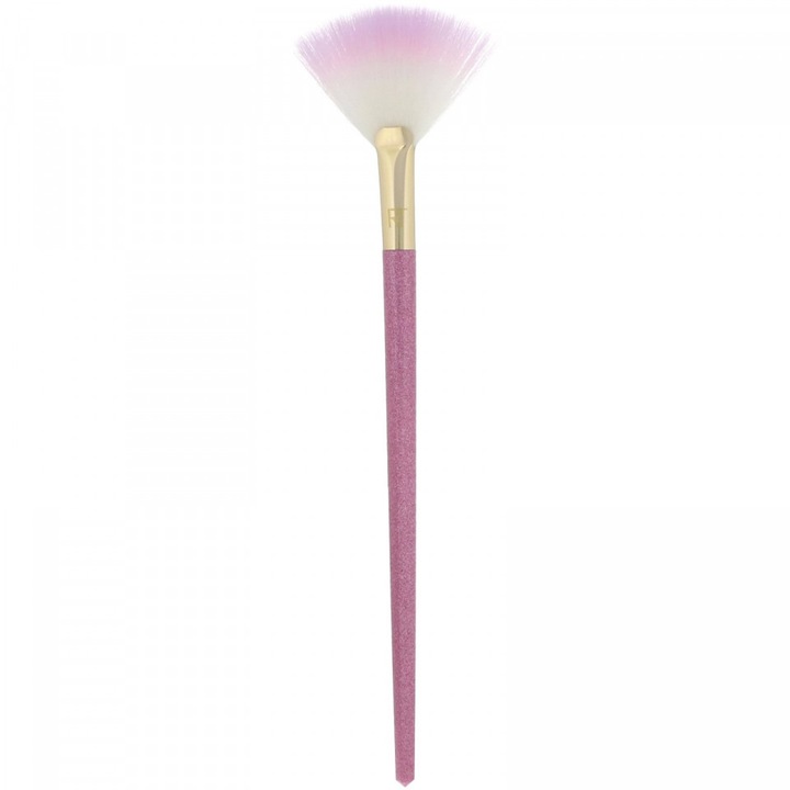 Pensula machiaj pentru aplicarea iluminatorului Real Techniques Brush Crush 304 Fan Highlight