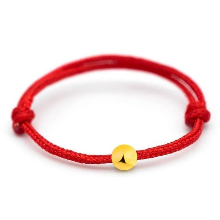 14K arany golyós gyűrű, állítható piros zsinór, GlassIdeas, 24K aranyozott labdával, stresszoldó hatás, 45-60-as méret, szabványos méret 7 US/ kerület 55 mm/ átmérő 17,5 mm