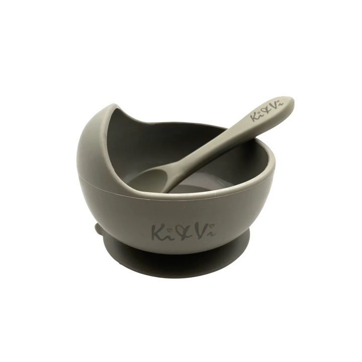 Ki&Vi diverzifikációs tál készlet, tapadókoronggal, evőeszközökkel, hordtáskával, 350 ml, olivazöld