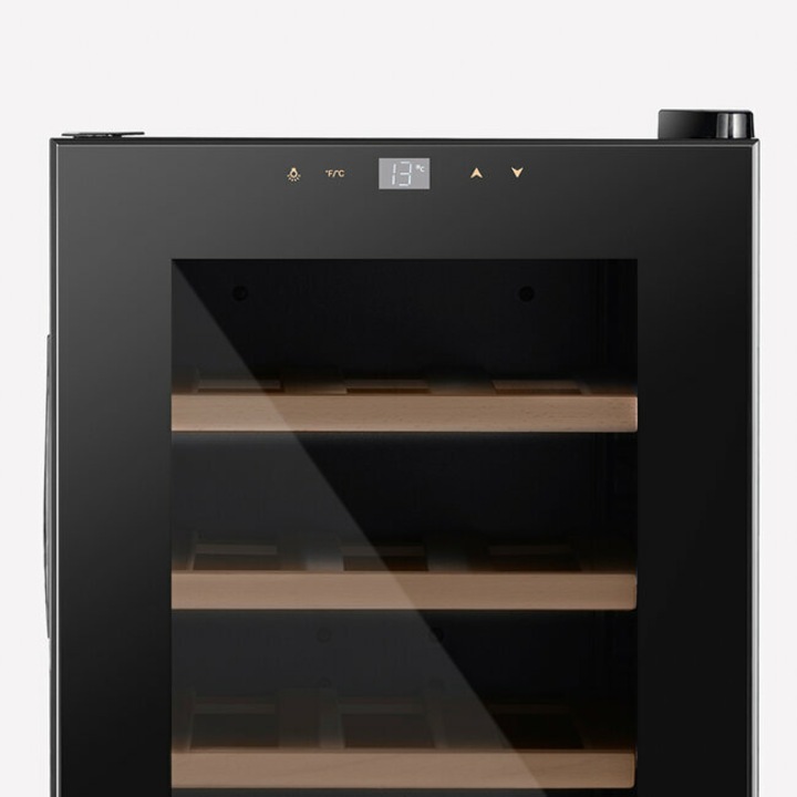 Racitor de vin H.Koenig, AGE12, capacitate 12 sticle, H 47 cm, o zona de racire 11C-18C, temperatura ajustabila, sistem de racire termoelectric, touch control, sistem anti-vibratii, iluminare LED comutabila, negru