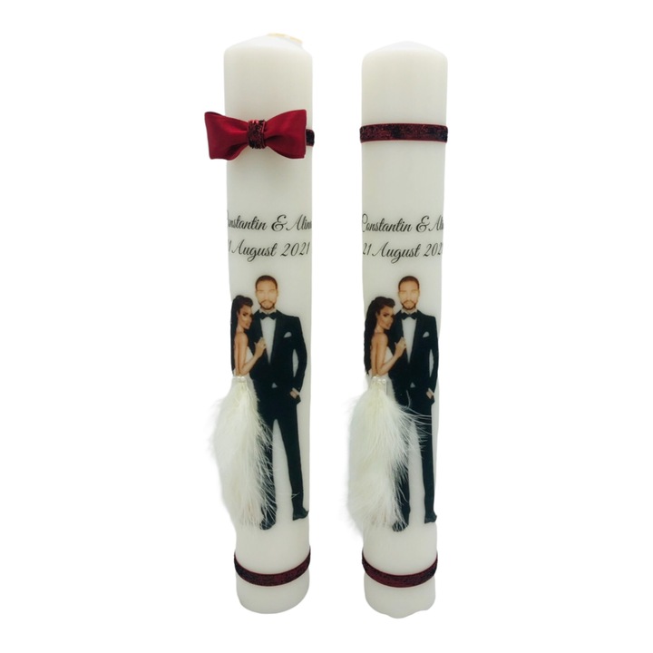 Set lumanari nunta, personalizabile cu nume si data, decorate cu panglica rosu bordeaux, silueta mire si mireasa