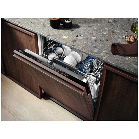 Masina de spalat vase incorporabila Electrolux EEG67410W, 13 seturi, 8 programe, Clasa C, AirDry, QuickSelect, Wi-Fi, Usa slide, Motor inverter, Brat SatelliteClean, Afisaj digital, Indicator luminos pe podea, Start intarziat, 60 cm