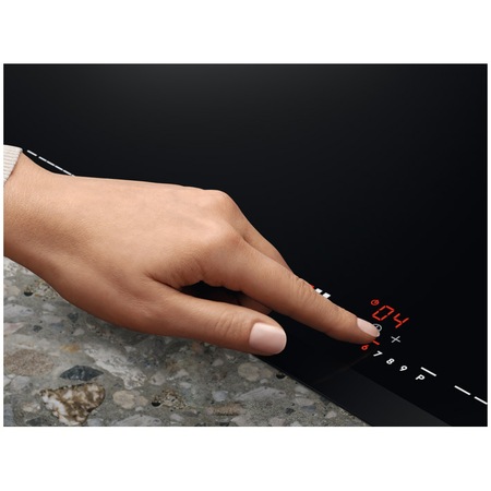 Plita incorporabila Electrolux EIV87675, Inductie, Total Flex, Hob2Hood, Control touch, PowerBoost, Functie Bridge, Timer electronic, Oprire automata, Detectarea vaselor, 78 cm, Negru