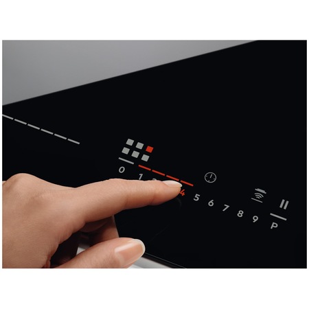 Plita incorporabila Electrolux EIV87675, Inductie, Total Flex, Hob2Hood, Control touch, PowerBoost, Functie Bridge, Timer electronic, Oprire automata, Detectarea vaselor, 78 cm, Negru