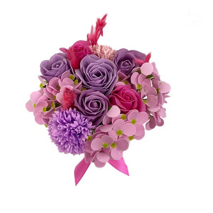 Флорална аранжировка в кръгла бяла кутия със сапунени рози и други аксесоари, лилава, 17 см