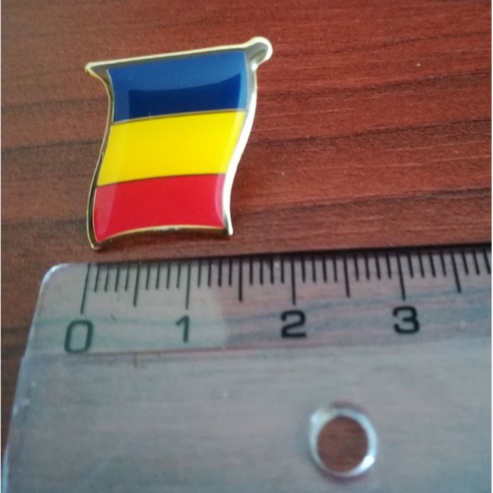 Insigna steag tricolor Romania, 20x20 mm