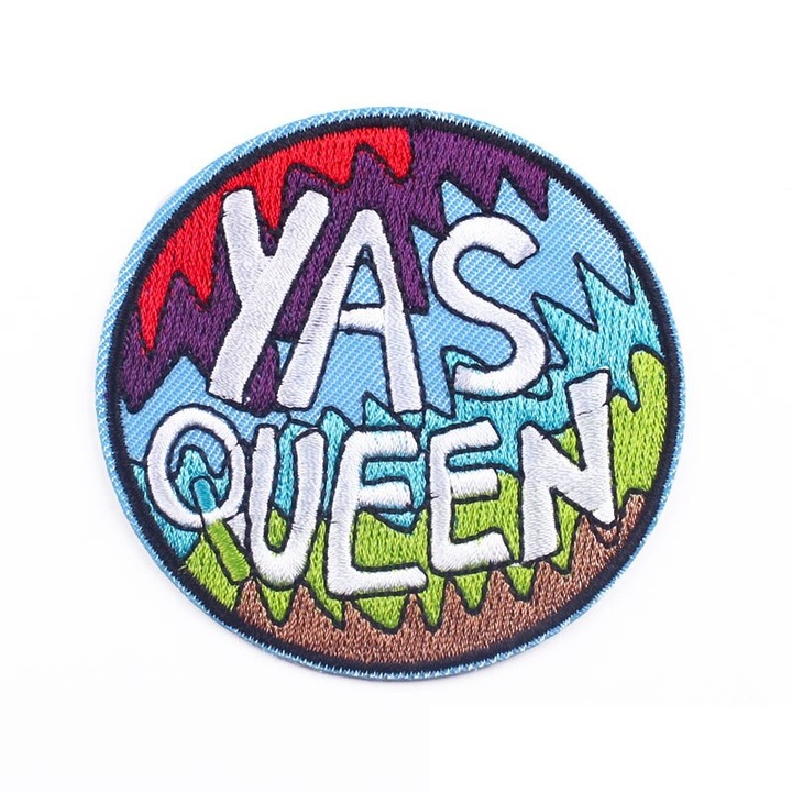 Petic textil brodat Yas Queen 7.1 cm