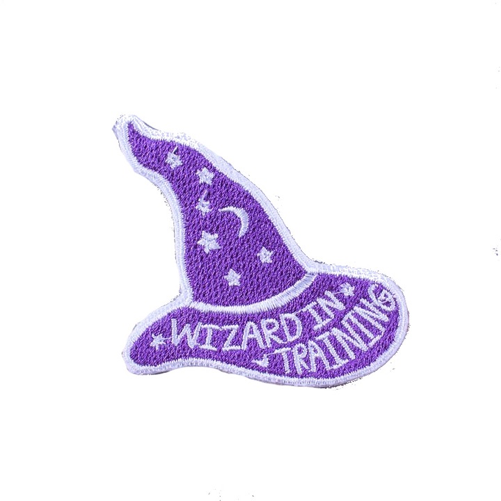 Petic textil brodat Wizard in traning/ Scoala de vrajitorie 6x5.5 cm