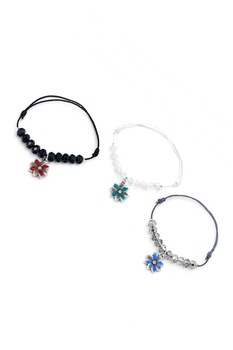 Set din 3 bratari moderne cu margele si floricica insirate pe un snur Set din 3 bratari moderne cu margele si floricica insirate pe un snur