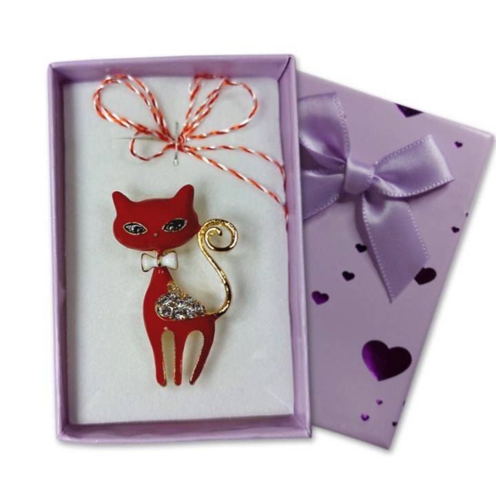 Brosa Martisor ArtDeco Pisica rosie, realizata din aliaj metalic auriu, glazurata cu vopsea ceramica, placata cu strasuri, dimensiuni 4 cm L si 2,50 cm l