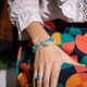 Női Sandrina karkötő, kézzel készített, Ezera, féldrágakövekből amazonit és morganit kövekből levélbájjal, 8mm-es gyöngyökkel, türkiz-fehér, 17-18cm