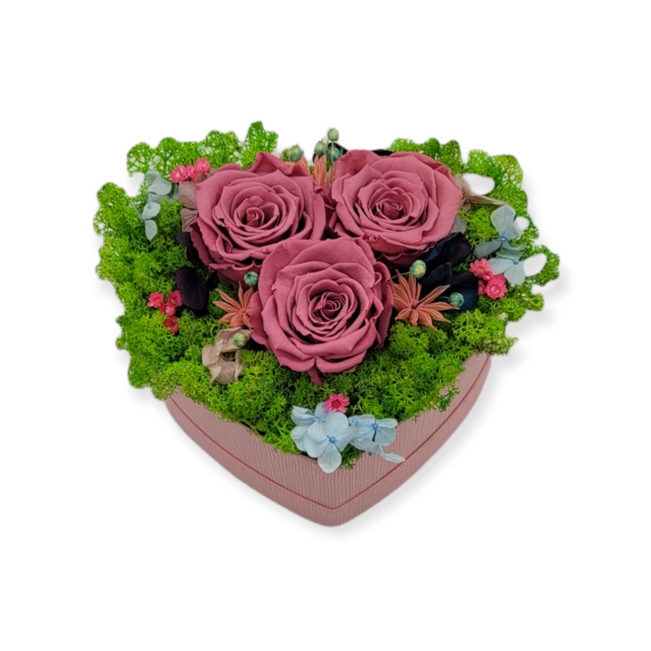 Rózsaszín szívdísz 3 db sötét rózsaszín kriogén rózsával, 18 cm