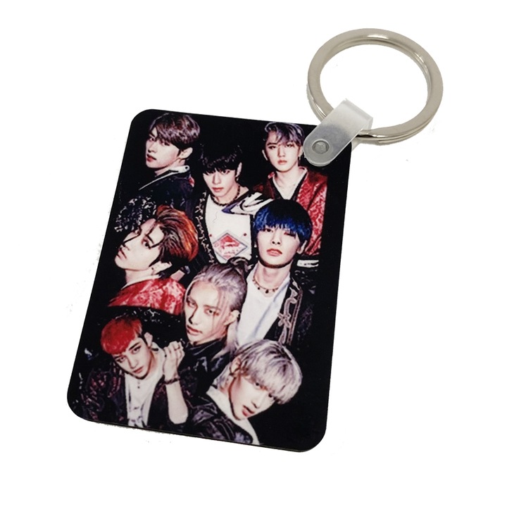 Személyre szabott Stray Kids kpop szalagos kulcstartó, fekete, 4x5 cm