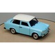 Welly 24037BLW kék-fehér 1:24 15cm kétütemű kék Trabant 601 DeLuxe 2T Trabi fehér tetővel, részletgazdag fém modell autó, nyitható ajtókkal és motorháztetővel