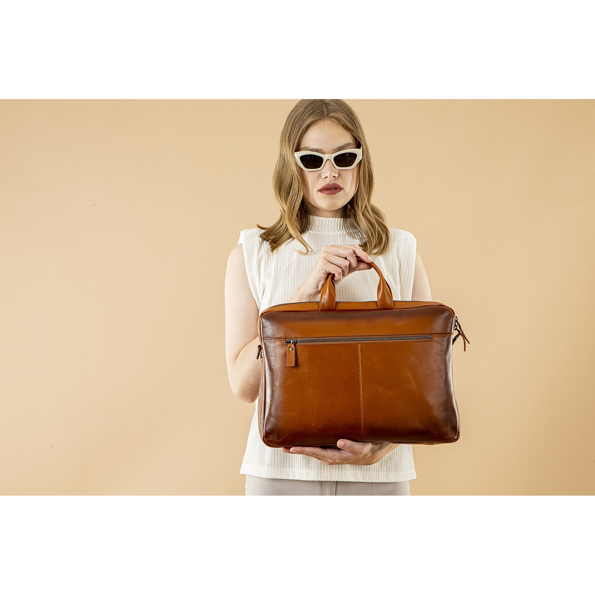 Geanta dimensiuni pana la 16 inch, MacBook Pro 16, MacBook Pro 15, iPad Pro 12.9 - Bouletta Apollo, piele moale naturala premium, cu manere si bareta de umar, Maro Burnished tan