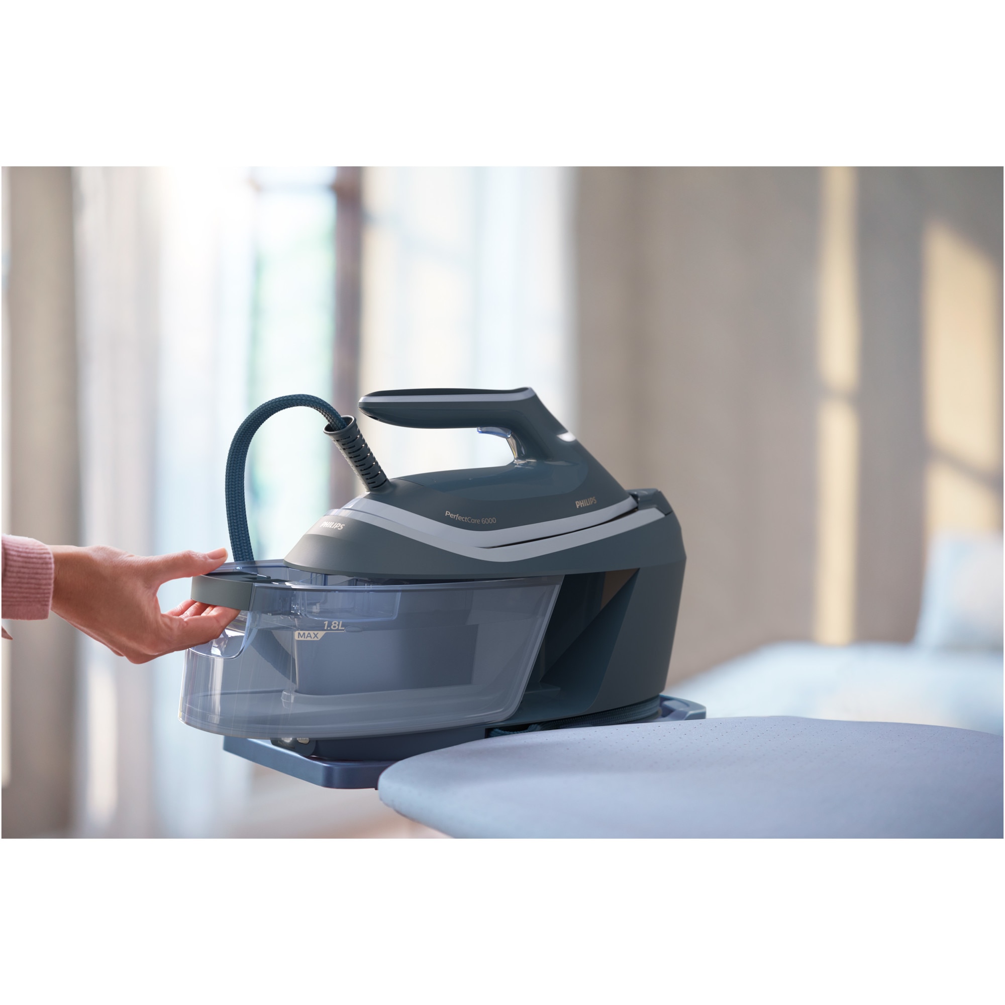 Statie de calcat cu abur, PerfectCare Seria 6000, talpa ceramica 8 bari 2400 W, Philips, PSG6042/20