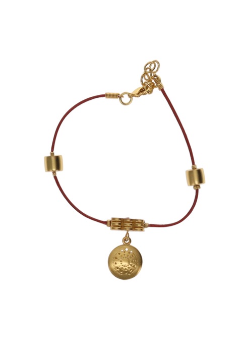 Bratara piele rosie, cu separatoare si calendarul astrologic, cultura Muisca, placata cu aur de 24 de K, 19.5 - 21.5 cm