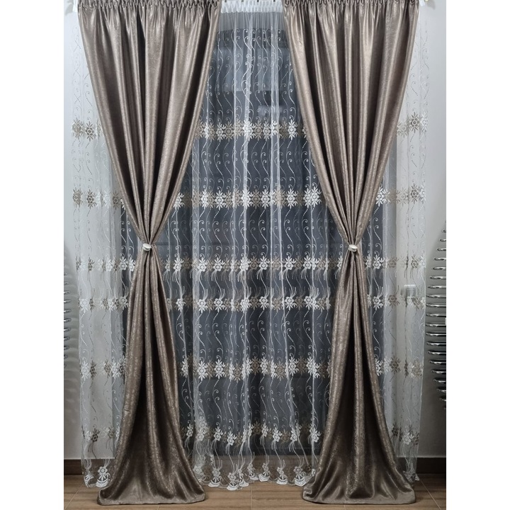 Set MASTEL 2 draperii black-out 2x100x245cm bej-nisip cu perdea brodata 300x245cm ivoire-bej model BR7, confectionate cu rejansa