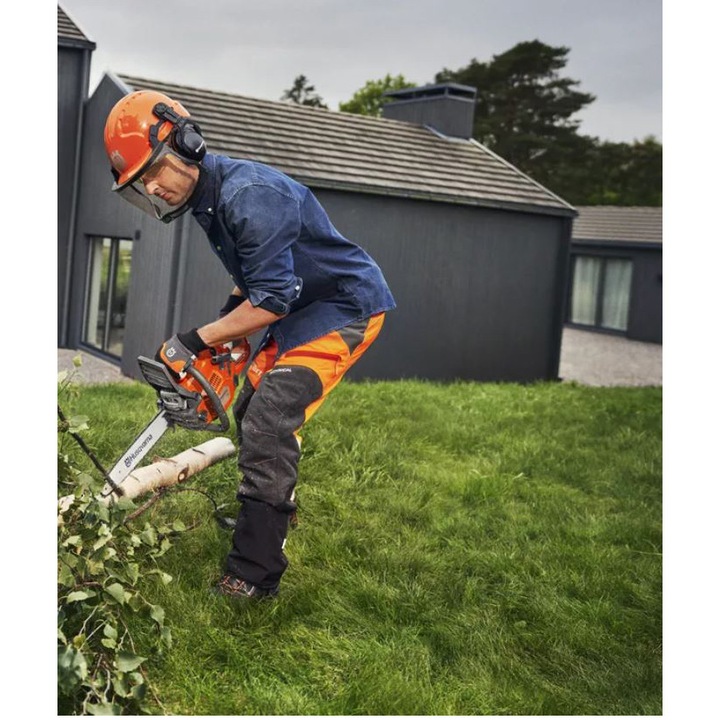 Husqvarna 130 Láncfűrész, 2 LE, 1.5 KW, 38 CC, penge 35 cm, láncosztás 3/8, lánc sebessége 16.8 m/s