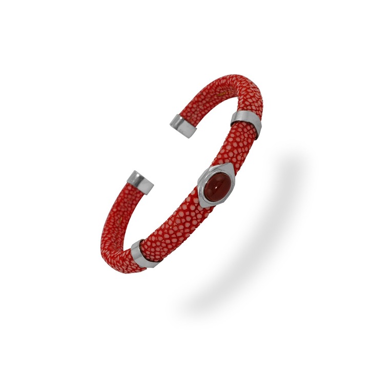 Piros rájabőr ezüst karperec ékkővel 20,5 cm