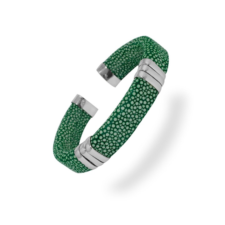 Zöld rájabőr nyitott karperec 20,5 cm