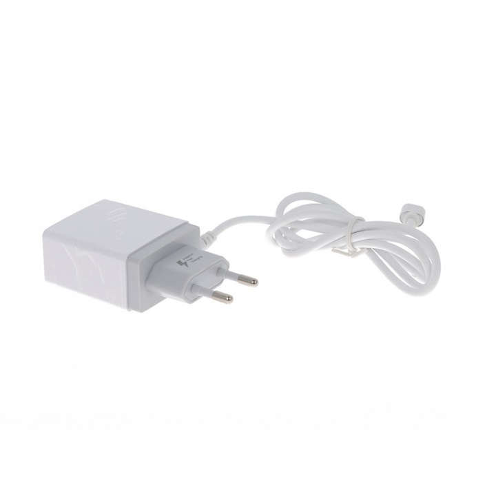 Hálózati töltő iPhone kompatibilis kábellel és 3 USB porttal, 5.1A, 100V - 240V, fehér, AXT-BBL4444