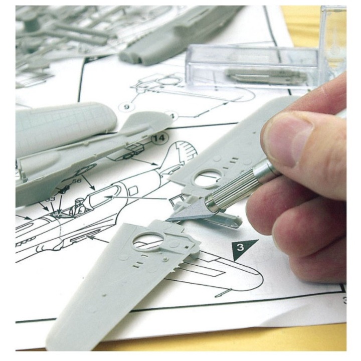 Cutter Metalic de Precizie tip Bisturiu pentru Diverse Activitati cu 5 Lame de Rezerva, Argintiu, Original Deals