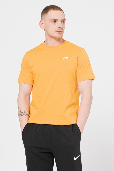 Nike, Тениска Sportswear Club с овално деколте, Охра