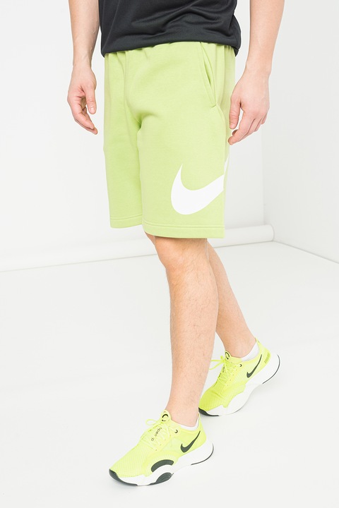 Nike, Pantaloni scurti cu imprimeu logo Sportswear Club, Alb/Verde fistic