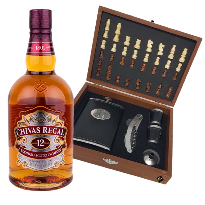 Set cadou pentru barbati VLV, cutie in forma de sah, Whisky Chivas Regal 700ml