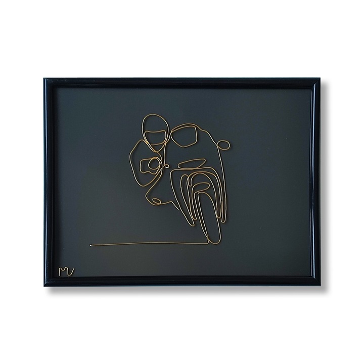 Tablou Motociclist, sculptura in fir continuu de sarma placata cu aur, 19x25 cm
