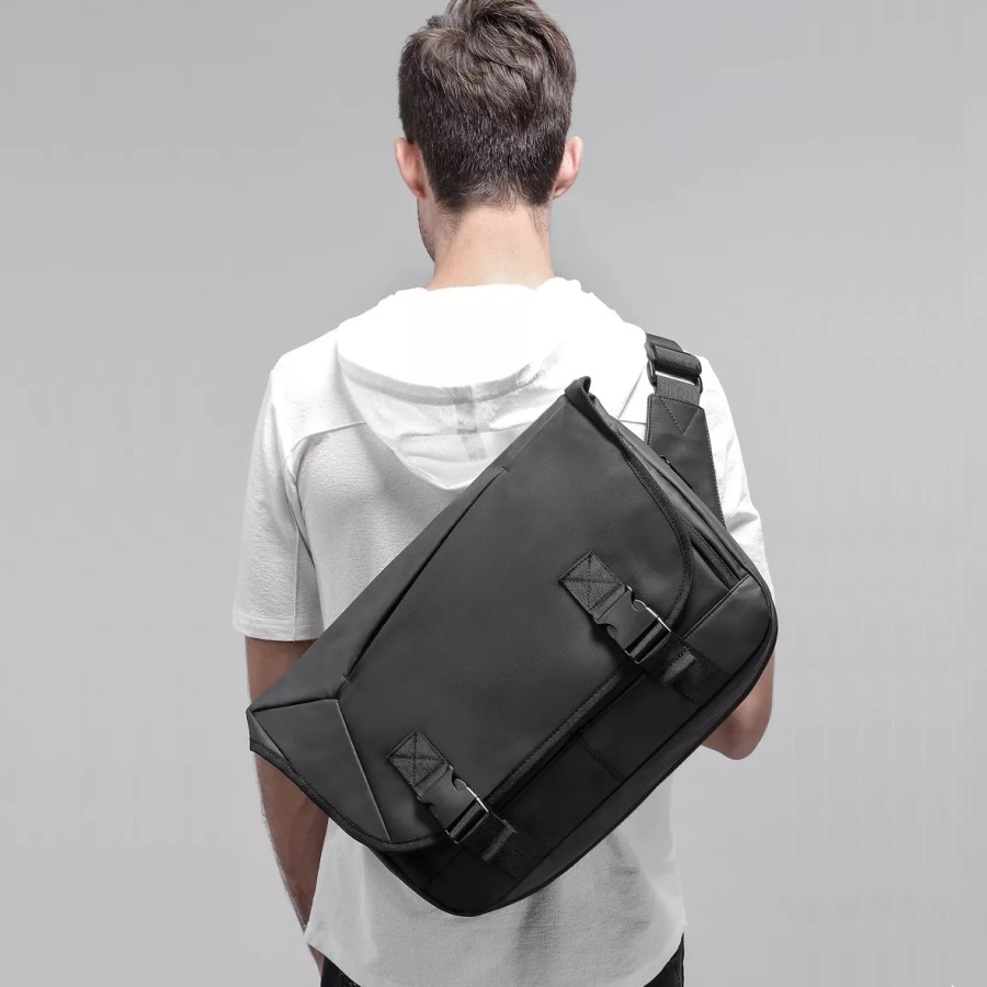 Geanta laptop 15.6", de umar sau de piept, tip messenger, expandabila, Escalate, 43x16x32 cm, Gri