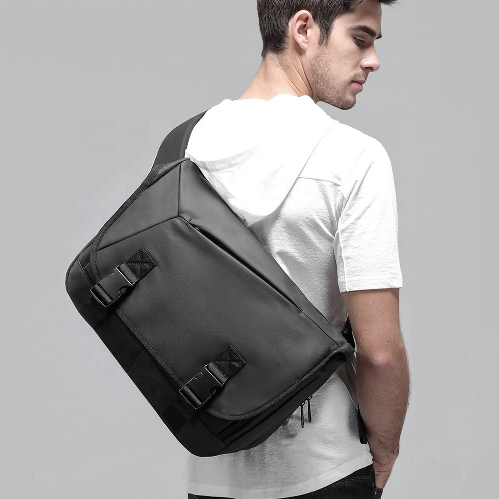 Geanta laptop 15.6", de umar sau de piept, tip messenger, expandabila, Escalate, 43x16x32 cm, Gri