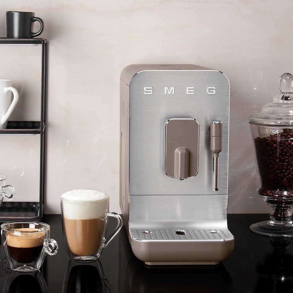 Автоматична еспресо кафемашина Smeg BCC02TPMEU, 50's Style, 1350 W, 19 ...
