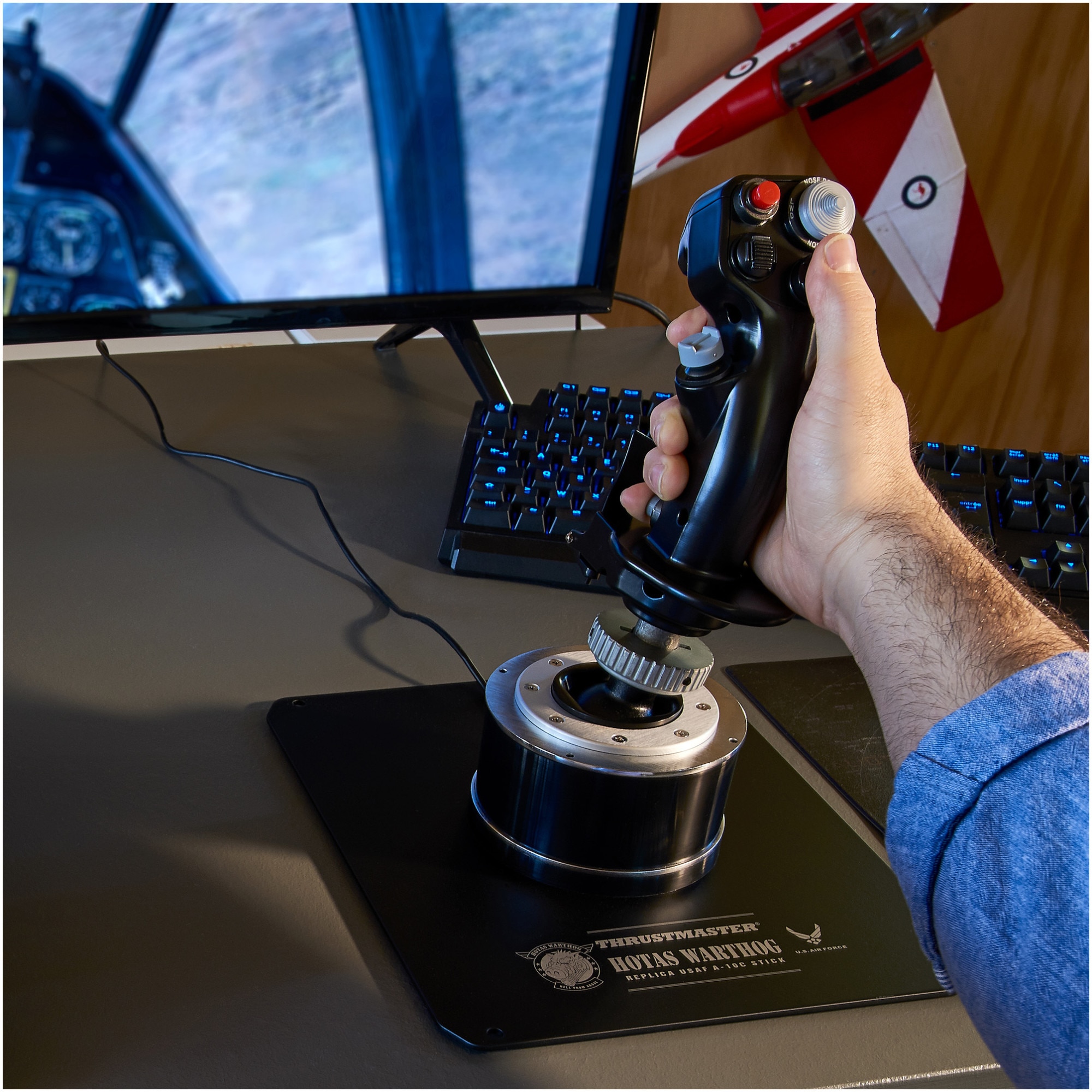 Джойстик Thrustmaster WARTHOG за PC - eMAG.bg