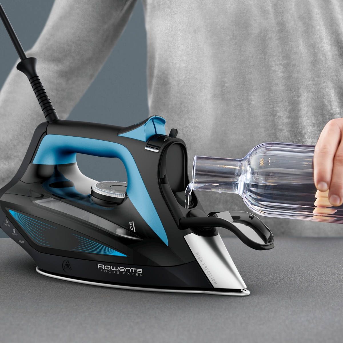 Fier de calcat cu abur Rowenta Focus Excel DW5310D1, 2700 W, abur 45/min, jet de abur 180 g/min, talpa Microsteam 400, Mod Eco, varf profilat, abur vertical, sistem antipicurare, functie anticalcar, negru & albastru
