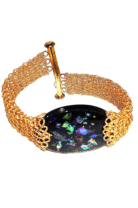 Bratara dama, handmade din Epoxy cu opal sintetic pe oval, Aurie, 17 cm