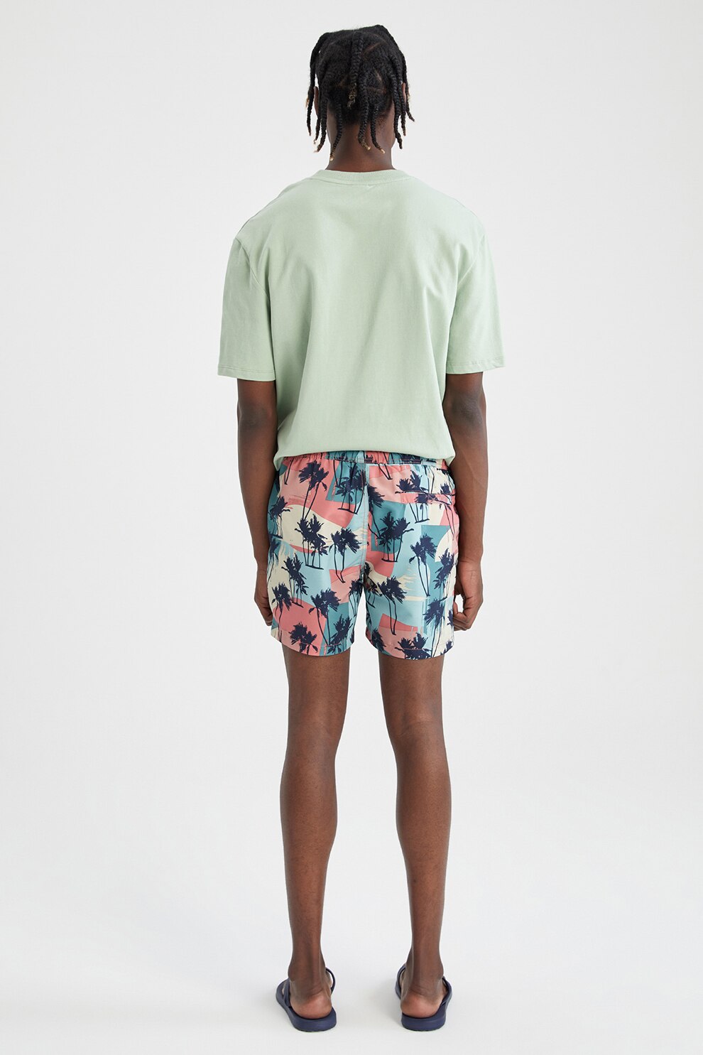 アサラト　Ghotama color model DeFacto, Pantaloni scurti de baie cu imprimeu tropical