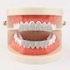 Комплект бижута за зъби Tessero Grillz Hip Hop, Iced Out, За горна и долна челюст, Камък циркон, 18K златно покритие, Сребрист