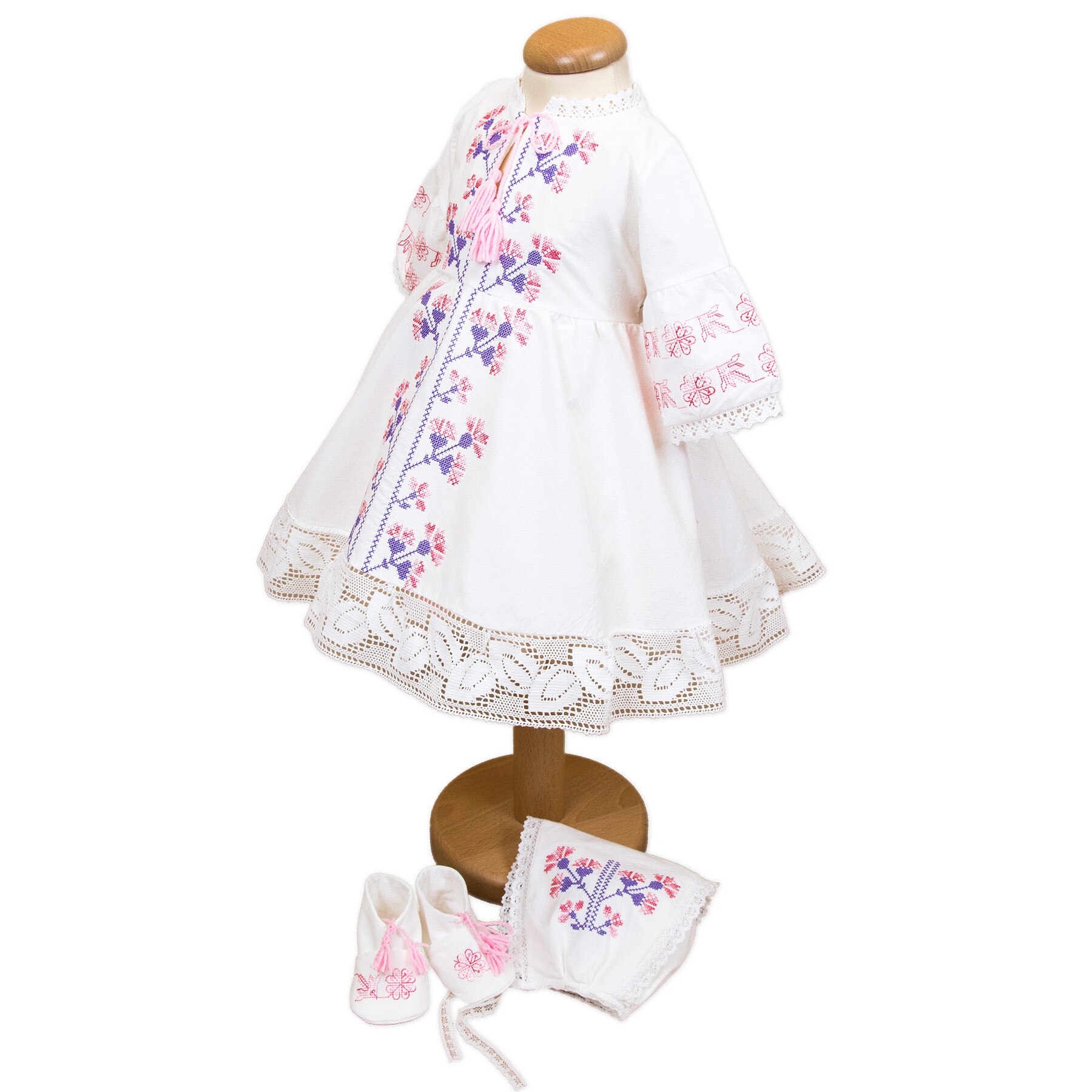 Rochie, caciulita si pantofiori model traditional