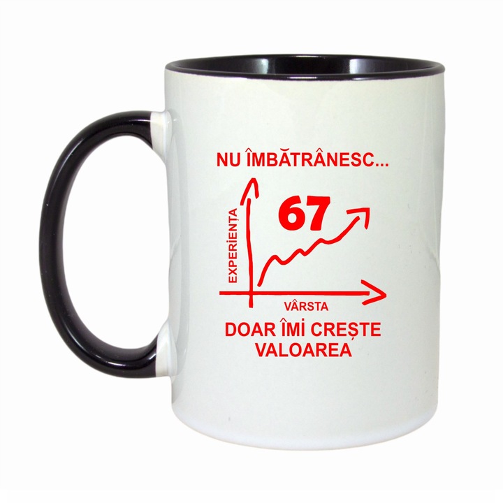 Cana personalizata cu interior negru, "Nu imbatranesc doar imi creste valoarea, 67 ani", 330ml