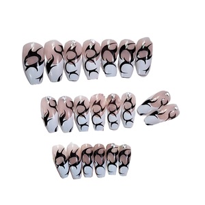 Körömdíszítők és műkörmös kellékek