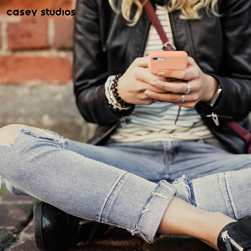 Husa CASEY STUDIOS™ compatibila cu iPhone 7 / 8 / SE 2 / SE 2020 / SE 3 2022, Soft Silicone Premium, Microfibra in Interior, Pink Sand, de Protectie, Ultra Slim, pentru Incarcare Wireless, Margini Ridicate de Protectia Ecranului si a Camerelor