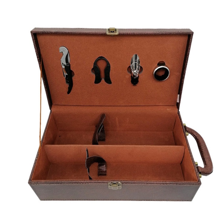 Szett Elegáns ökológiai bőr tok nyomtatással két palackhoz, fogantyúval és 4 kiegészítővel a borhoz, 12 x 19,5 x 34,5 cm