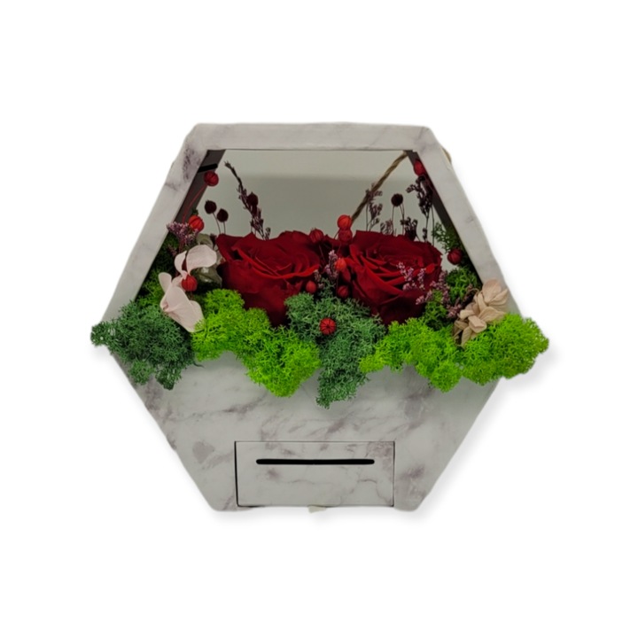 Aranjament hexagon cu 3 trandafiri criogenati,23cm